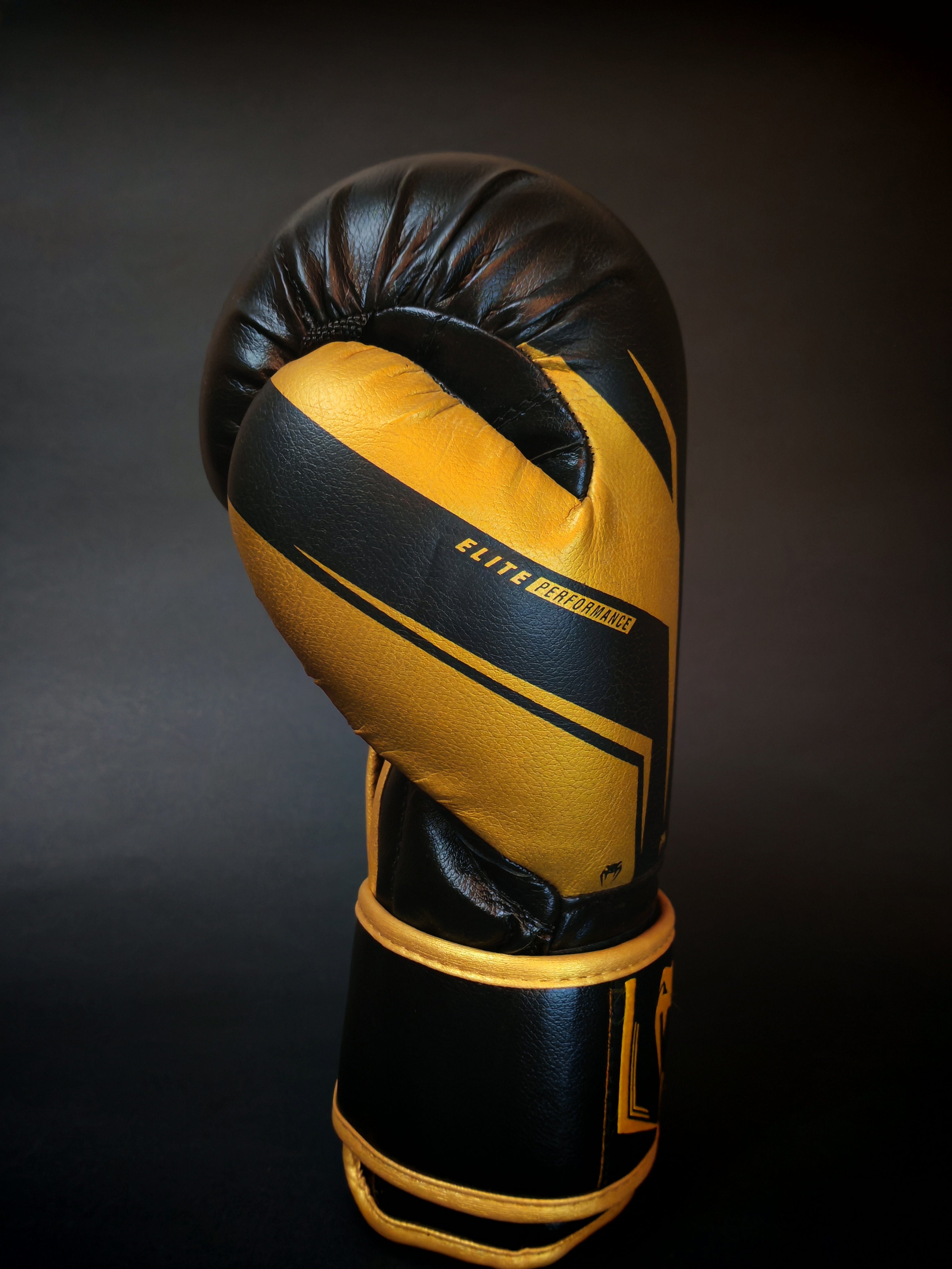 Venum Elite Performance - Gold/Black