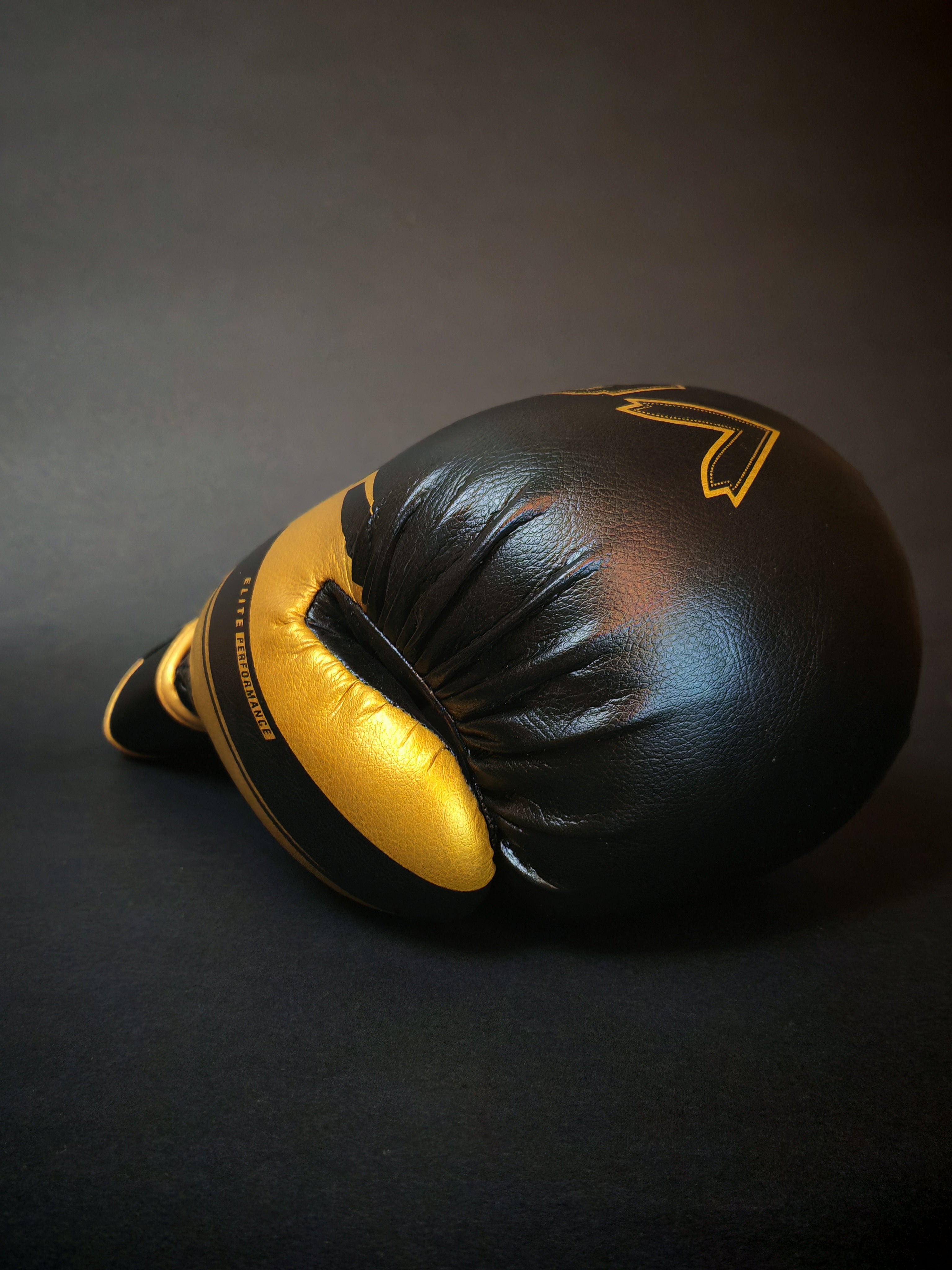 Venum Elite Performance - Gold/Black